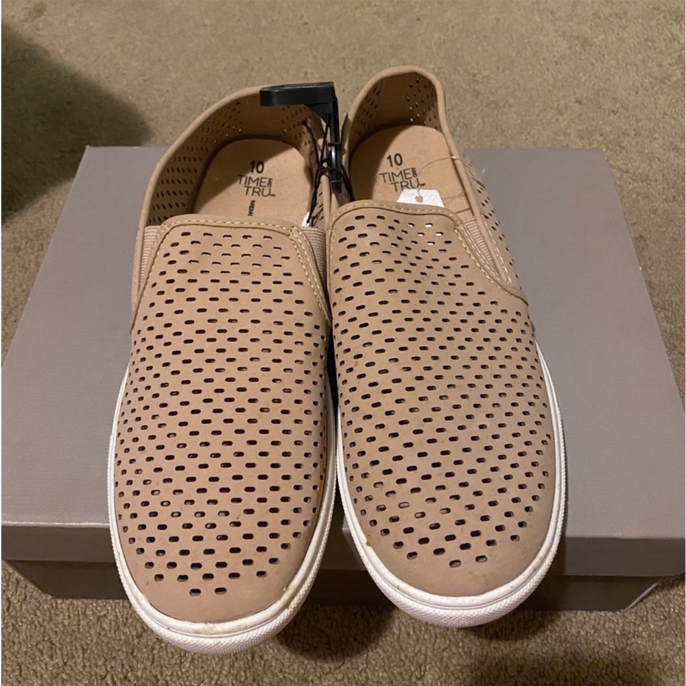 Size 10 women’s shoes from Walmart. Never worn
